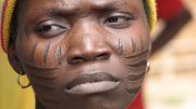 Les scarifications raciales, une carte d’identité ethnique en voie de disparition au Bénin